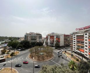 Vista exterior de Pis en venda en  Sevilla Capital amb Terrassa