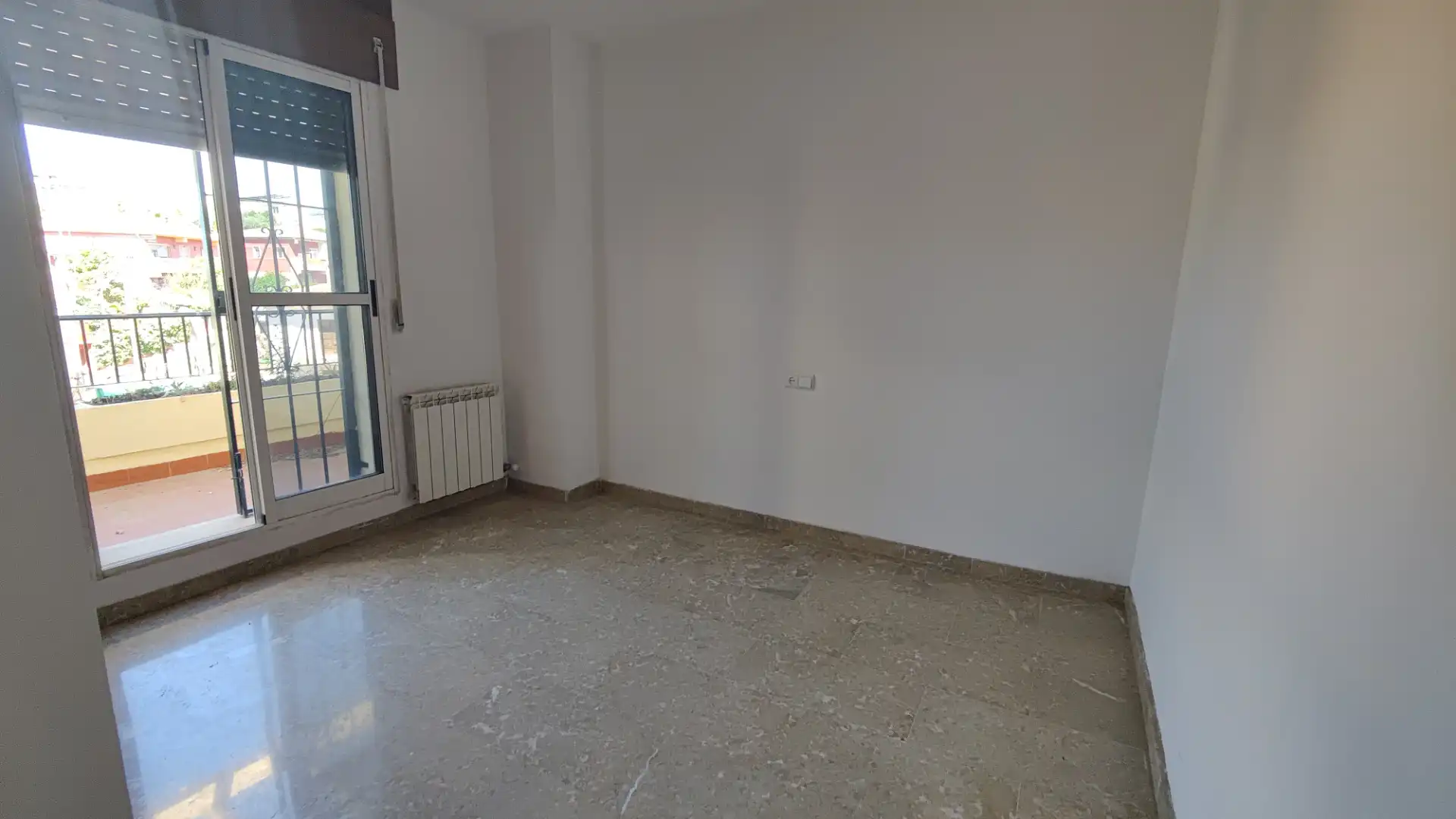 Habitación de Casa adosada en venta en Huétor Vega con Calefacción, Jardín privado y Piscina