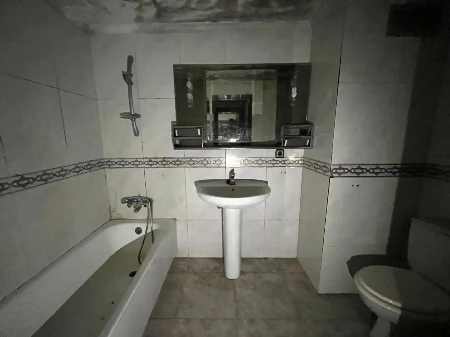 Baño de Piso en venta en Girona con Calefacción, Terraza y Balcón
