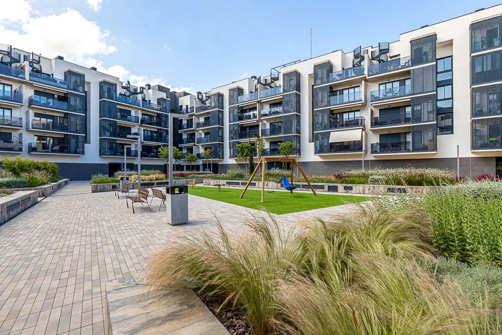 Außenansicht von Wohnung zum Verkauf in  Palma de Mallorca mit Klimaanlage, Heizung und Terrasse