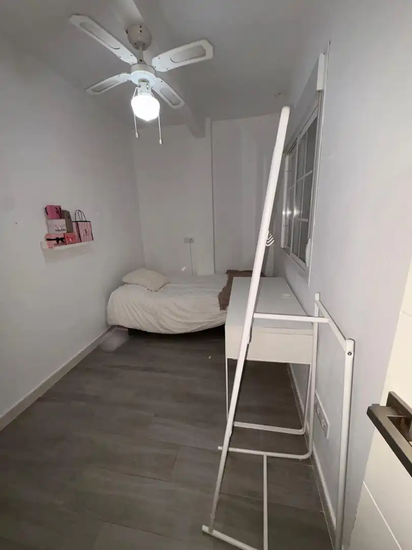Bedroom of Flat for sale in Sevilla  with Air Conditioner