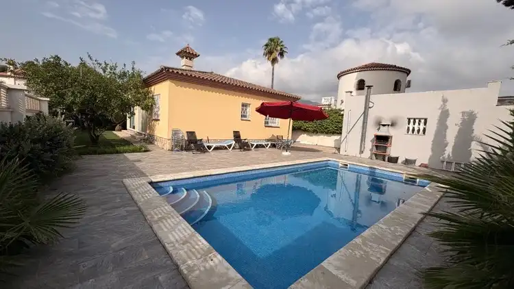 Chalet con piscina en venta en Miami Platja