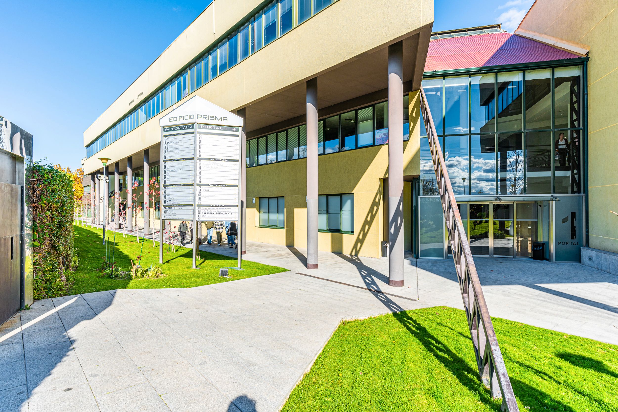Vista exterior de Oficina en venda en Las Rozas de Madrid amb Aire condicionat i Calefacció