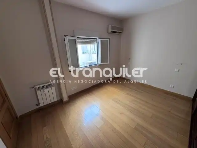 Schlafzimmer von Wohnung zur Miete in Madrid mit Klimaanlage und Waschmaschine