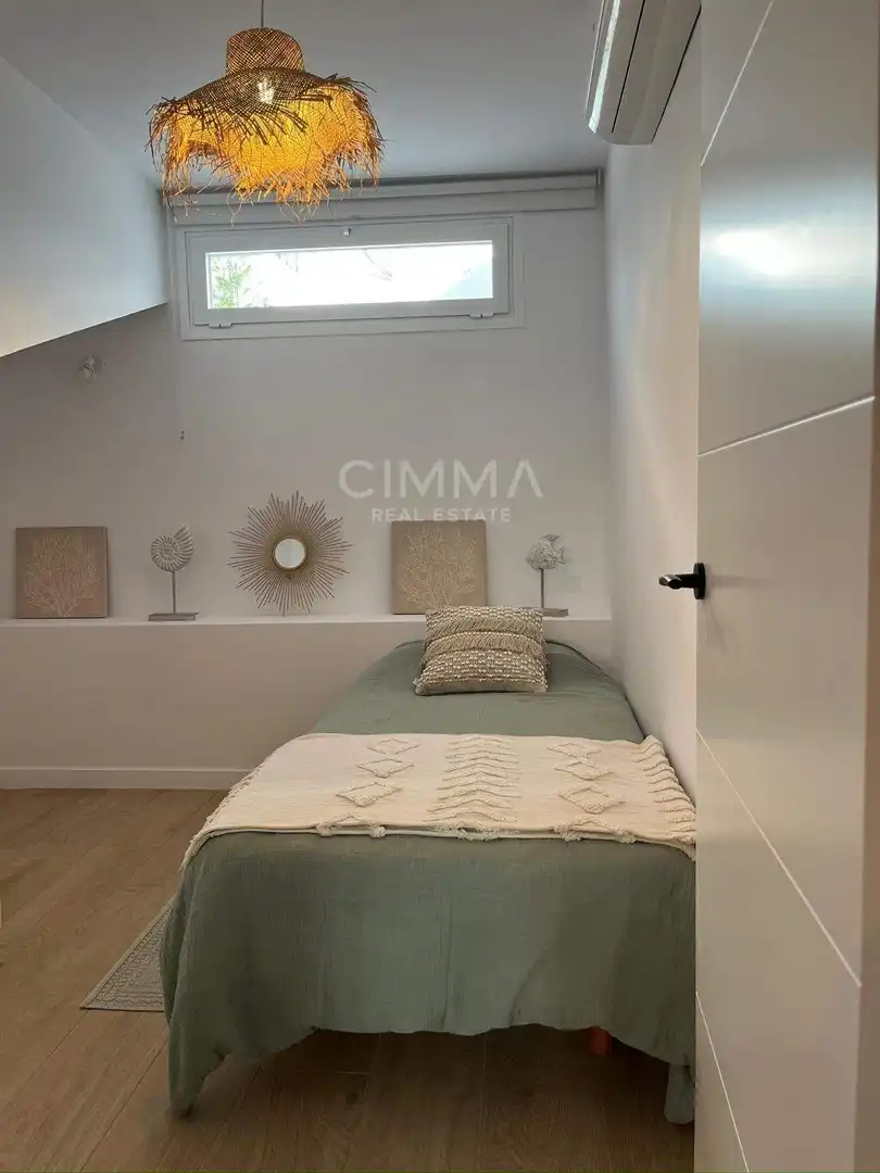 Habitación de Casa adosada de alquiler en L'Alfàs del Pi con Aire acondicionado, Terraza y Piscina