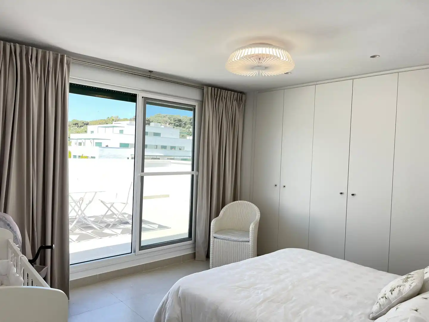 Dormitori de Àtic en venda en Sotogrande amb Aire condicionat, Terrassa i Piscina