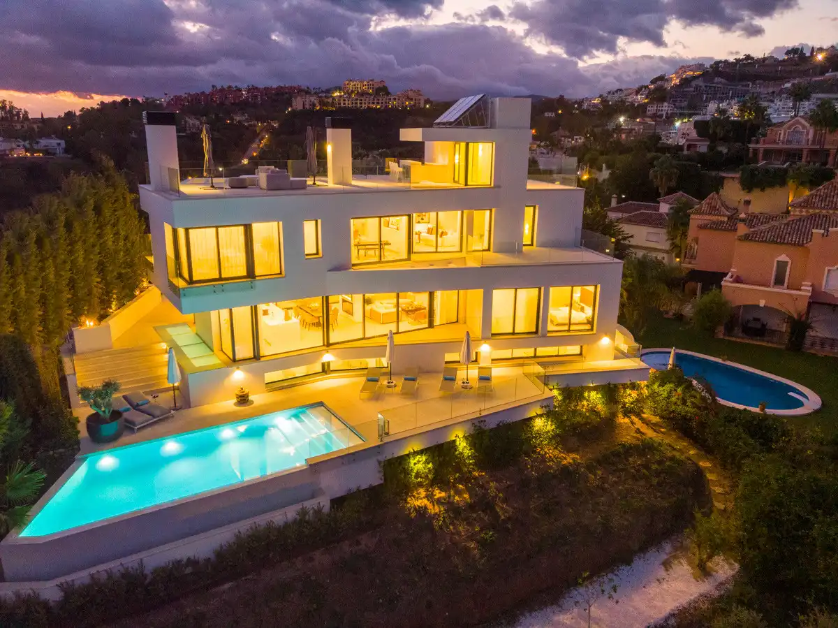 House with pool for sale in Marbella Centro