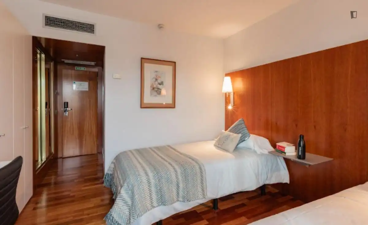 Bedroom of Flat for share in  Pamplona / Iruña  with Air Conditioner, Heating and Furnished