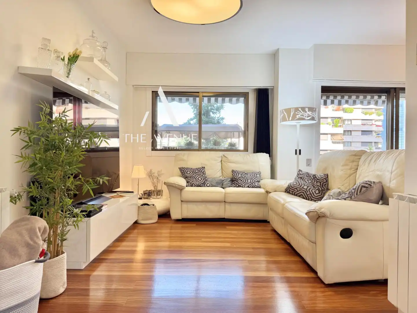 Living room of Flat for sale in Madrid  with Air Conditioner, Heating and Parquet flooring