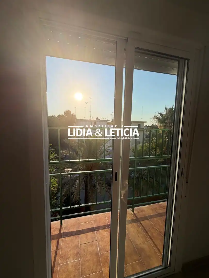 Vista exterior de Pis de lloguer en Alcalá de Guadaira amb Aire condicionat i Balcó