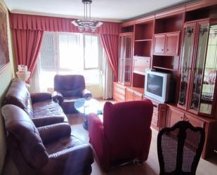 Sala d'estar de Pis en venda en León Capital  amb Calefacció, Terrassa i Traster