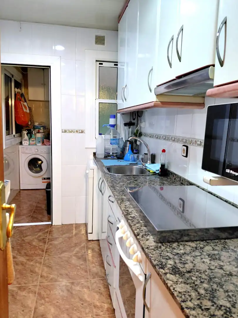 Cocina de Piso en venta en L'Hospitalet de Llobregat con Aire acondicionado, Calefacción y Amueblado