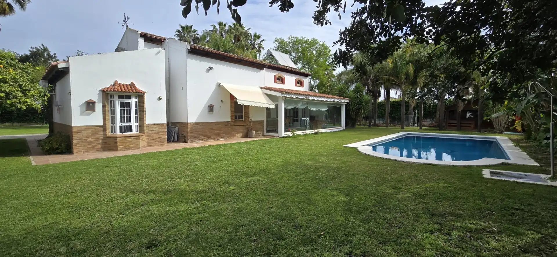 Jardí de Casa o xalet en venda en Jerez de la Frontera amb Aire condicionat, Jardí privat i Piscina