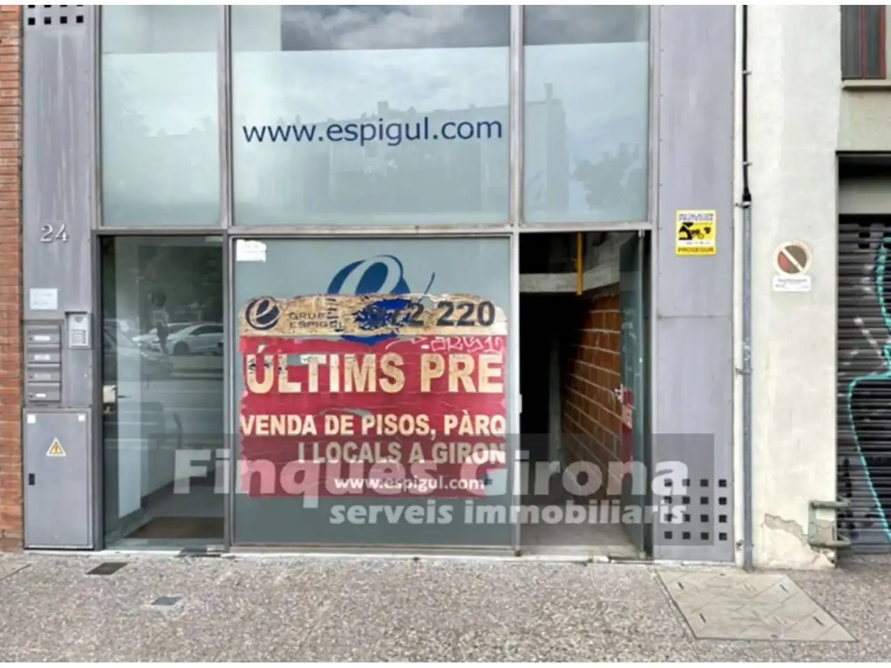 Locale commerciale in vendita a Calle Joaquim Vayreda 24