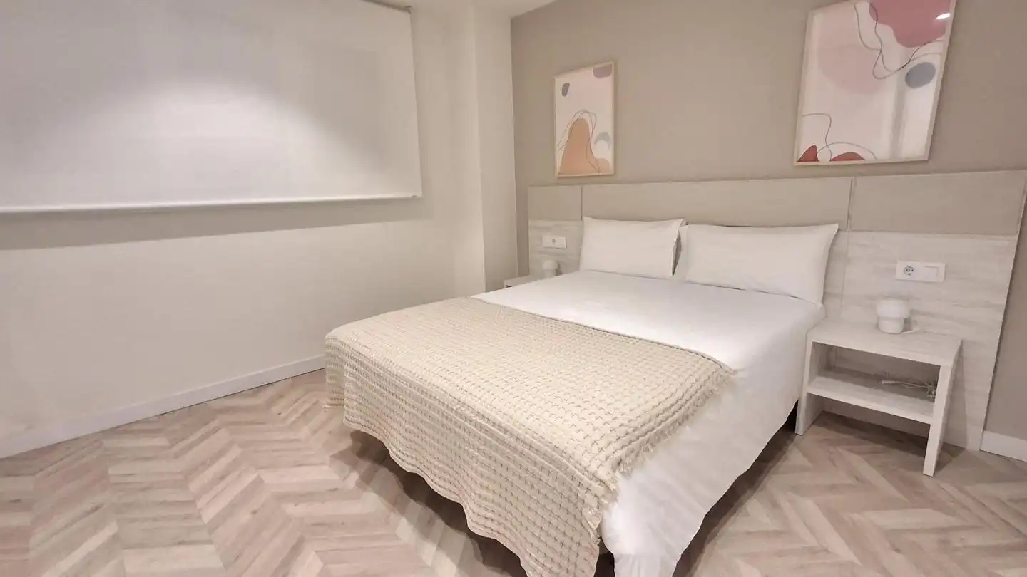 Schlafzimmer von Wohnung zur Miete in A Coruña Capital  mit Klimaanlage und Möbliert