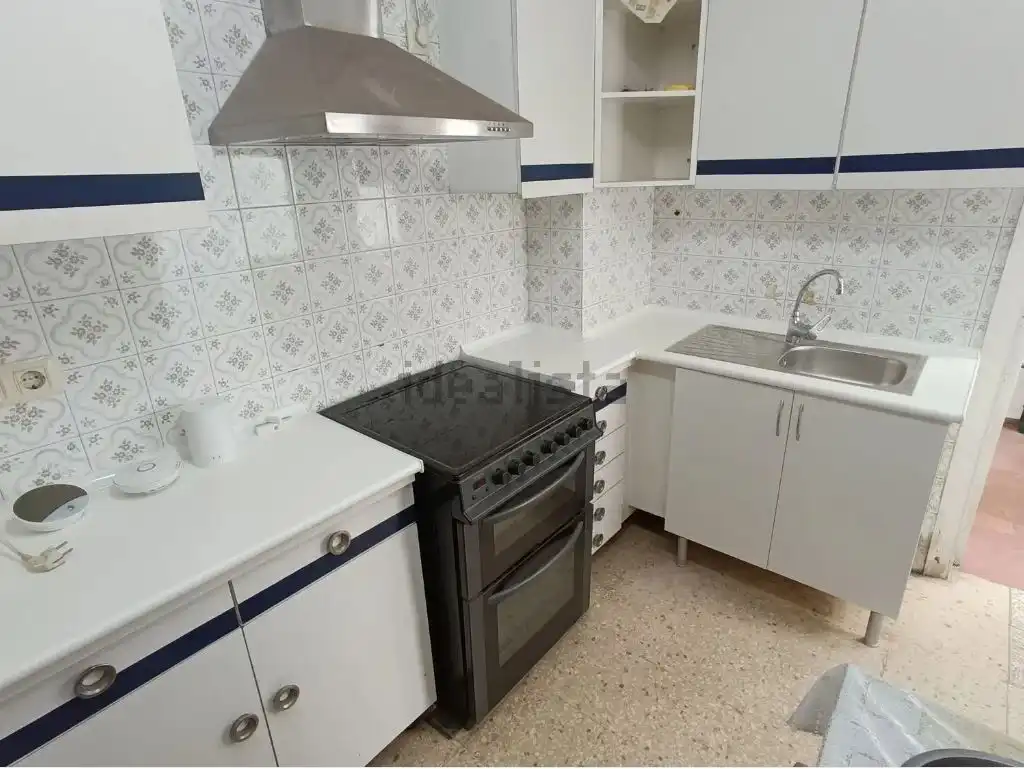 Cocina de Piso en venta en Santiago de Compostela  con Calefacción, Terraza y Amueblado