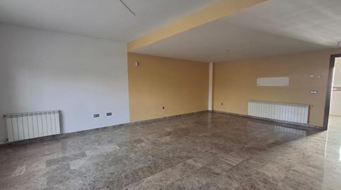 Foto 4 de Casa adosada en venta en Calle Fuenterrobles, Requena, Valencia