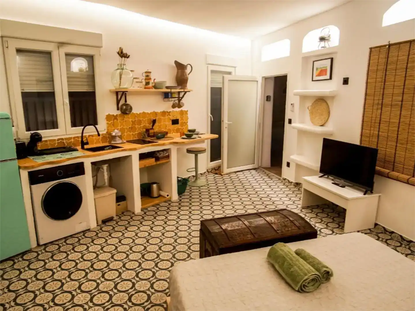 Kitchen of Flat for sale in Oliva  with Air Conditioner, Private garden and Storage room