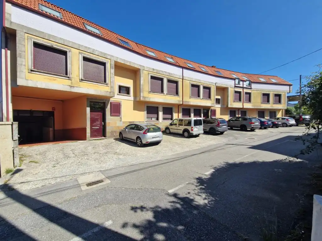 Vista exterior de Apartament en venda en Boiro amb Calefacció, Parquet i Terrassa