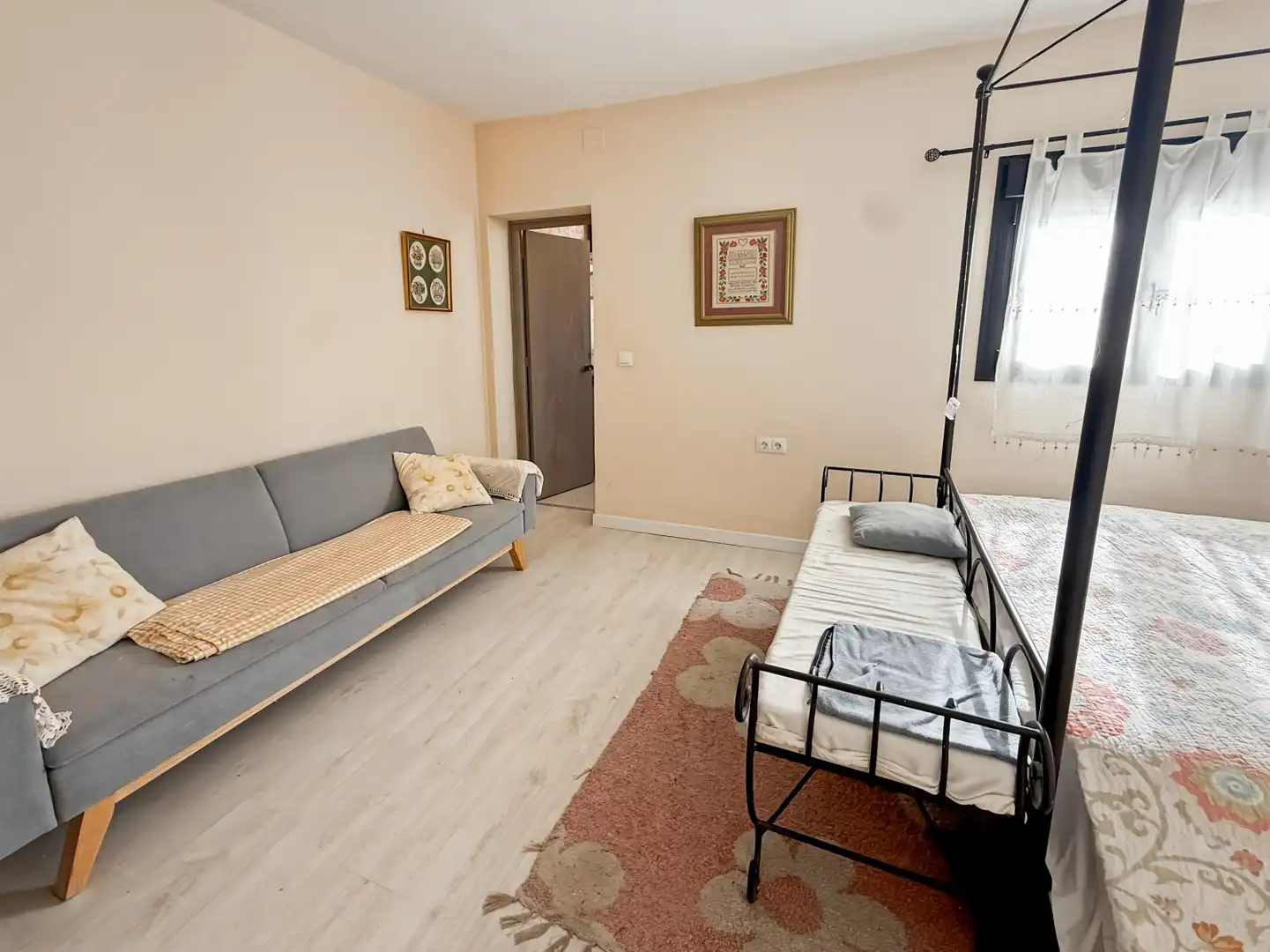 Dormitori de Casa adosada en venda en Benalmádena amb Aire condicionat, Terrassa i Moblat