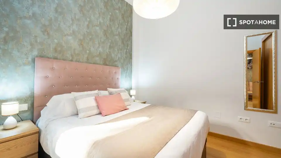 Dormitori de Apartament per a compartir en Málaga amb Aire condicionat, Terrassa i Moblat