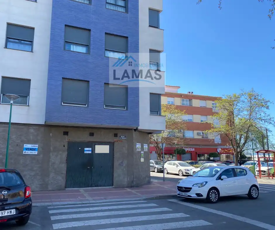 Local comercial en venda a Navalmoral de la Mata, imagen 2