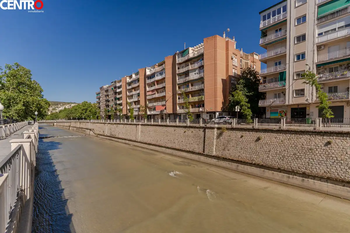 Vista exterior de Piso en venta en Granada con Aire acondicionado y Terraza