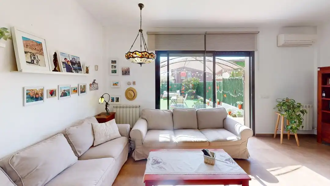 Adossat amb jardí en venda a Vall-llobrega, imagen 5