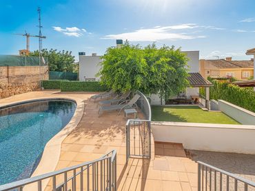 Casa aparellada amb piscina en venda a BARRANC