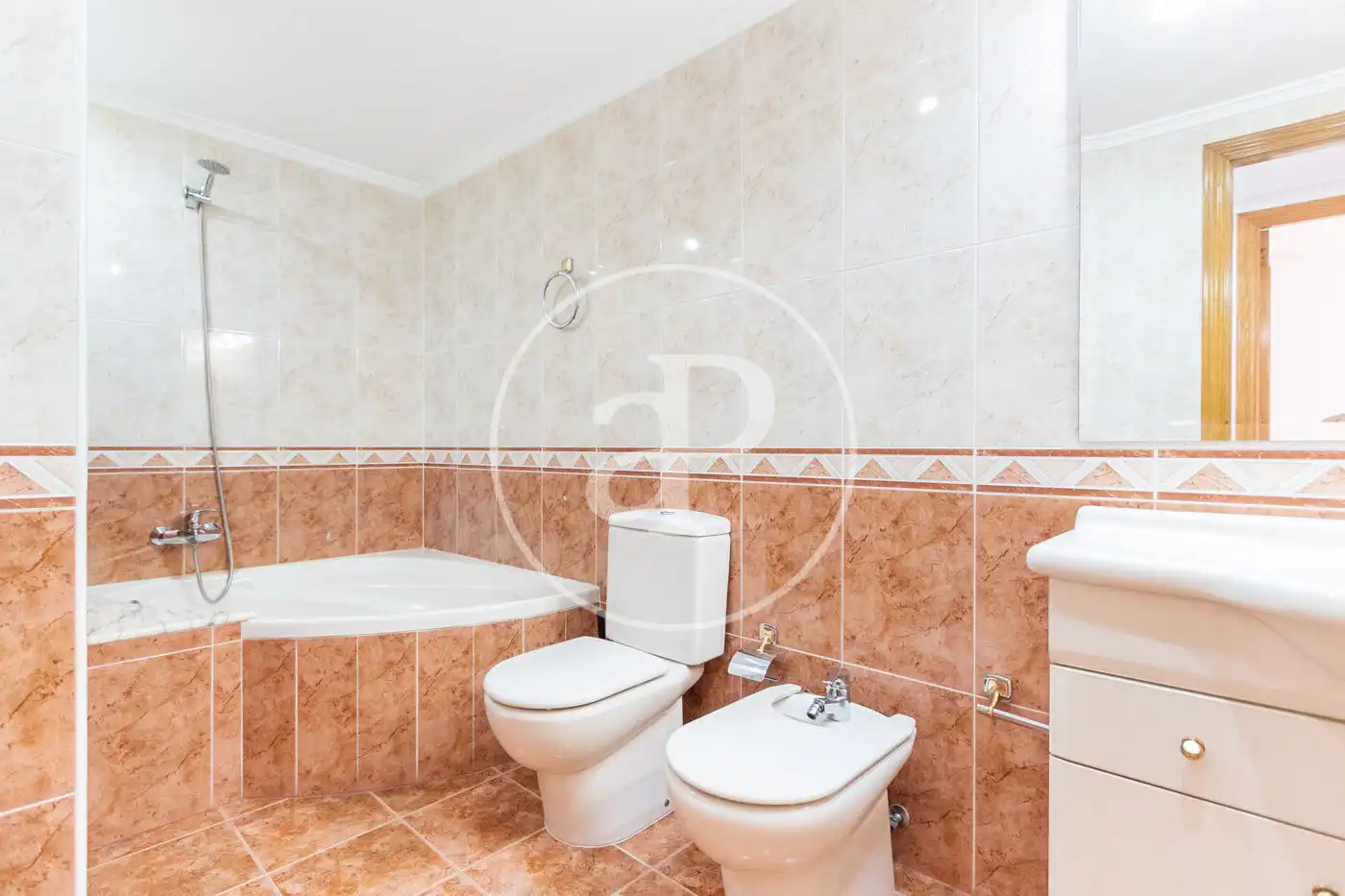 Bathroom of Flat for rent in Valencia  with Air Conditioner, Heating and Furnished