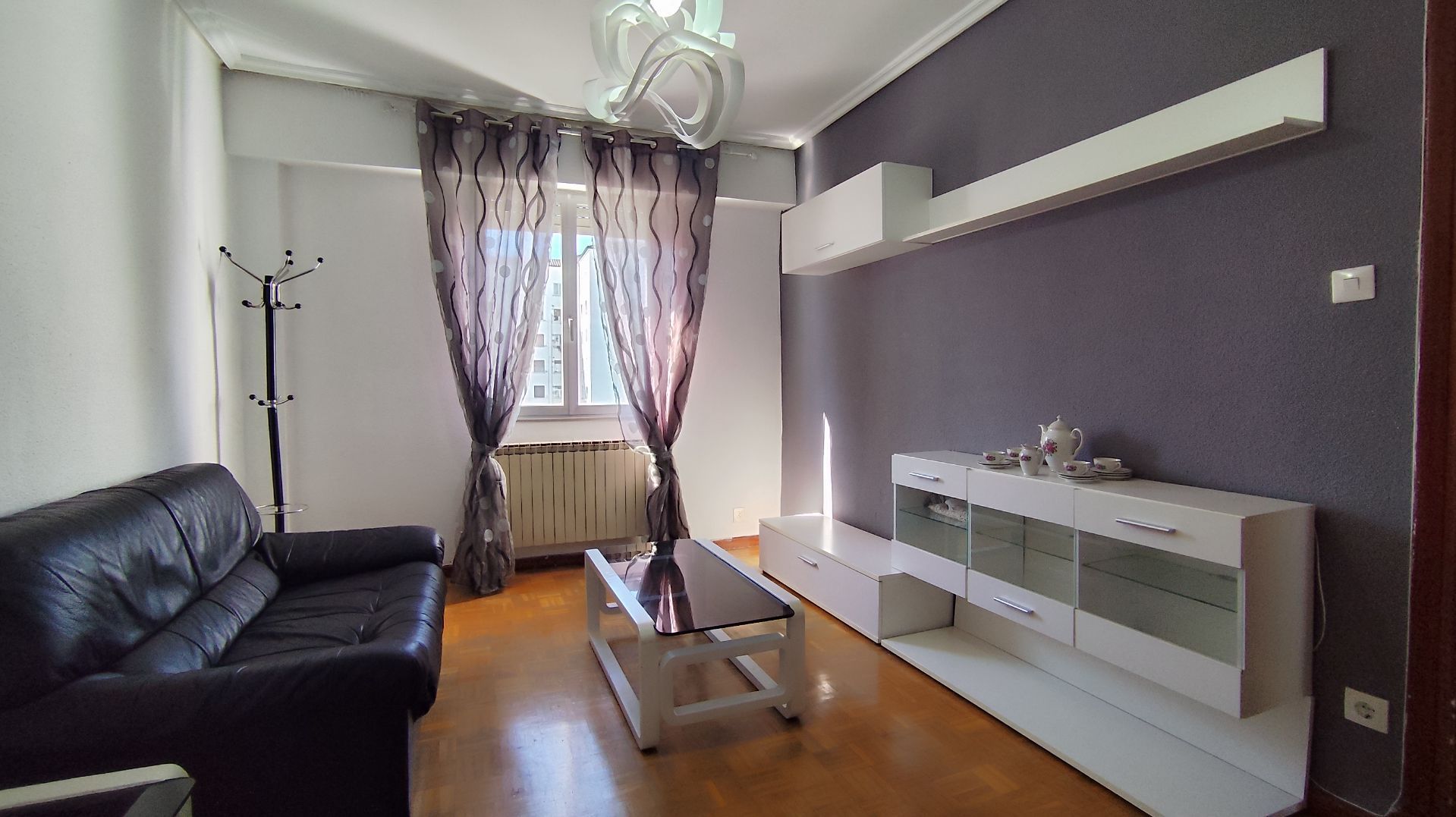 Sala de estar de Piso en venta en Vitoria - Gasteiz con Calefacción, Trastero y Amueblado