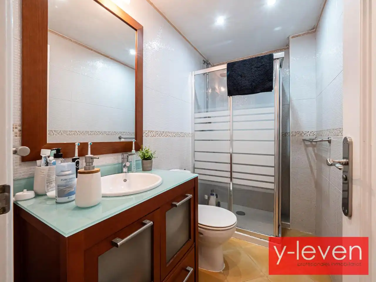 Bathroom of Flat for sale in Málaga  with Air Conditioner and Terrace