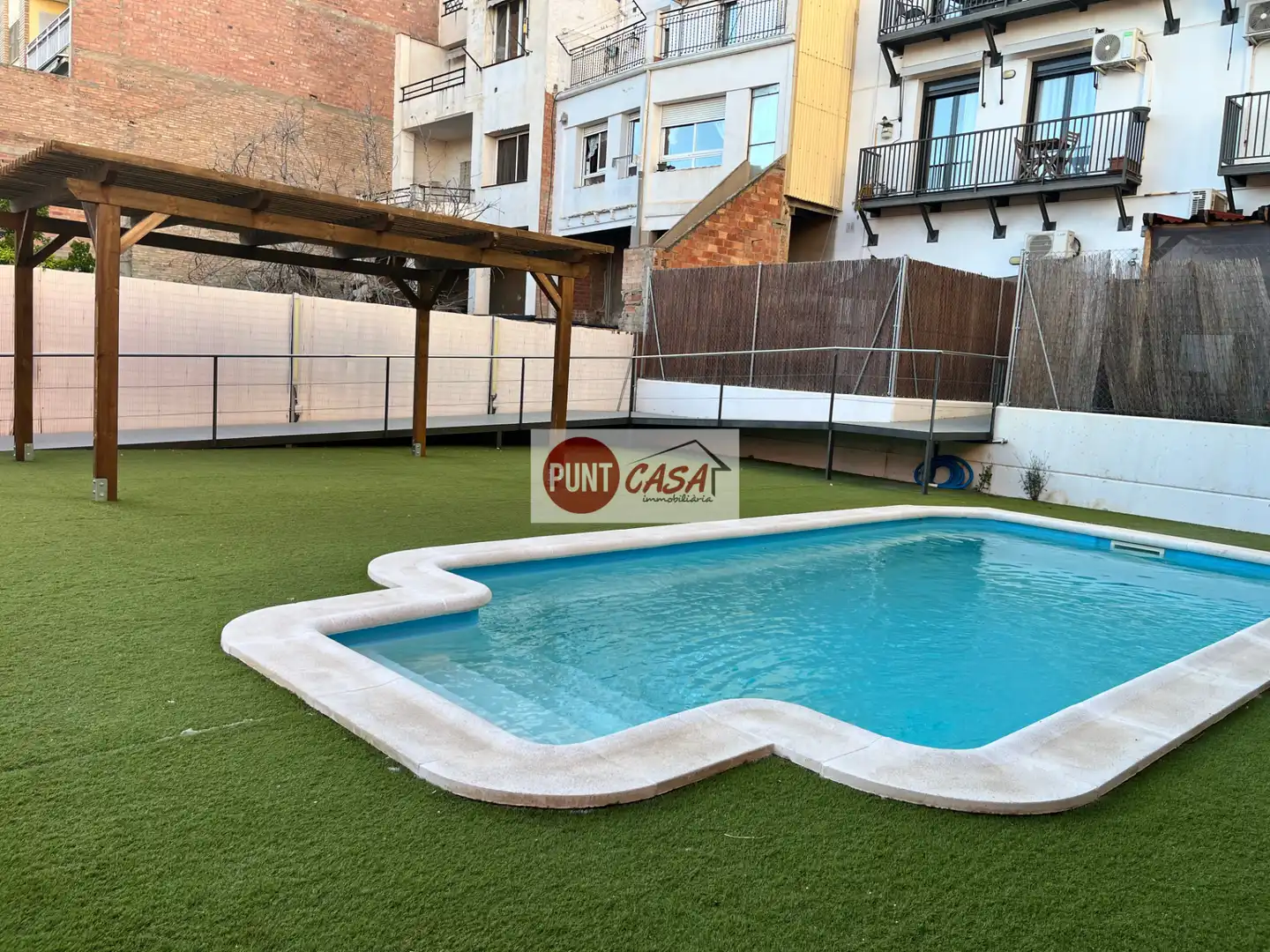 Piscina de Piso de alquiler en Lleida con Calefacción, Parquet y Horno