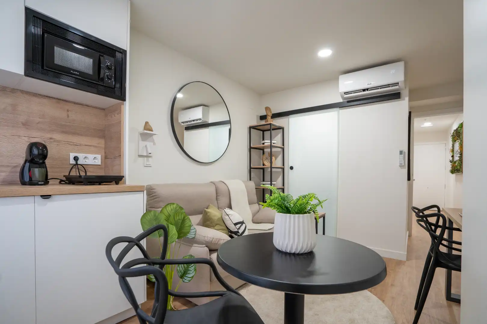 Flat with terrace for sale in Carrer d'Alcanyís 5, imagen 2