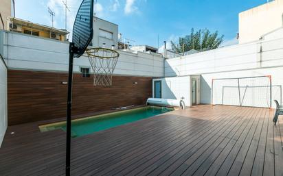 Piscina de Casa o xalet en venda en Sabadell amb Aire condicionat, Calefacció i Jardí privat