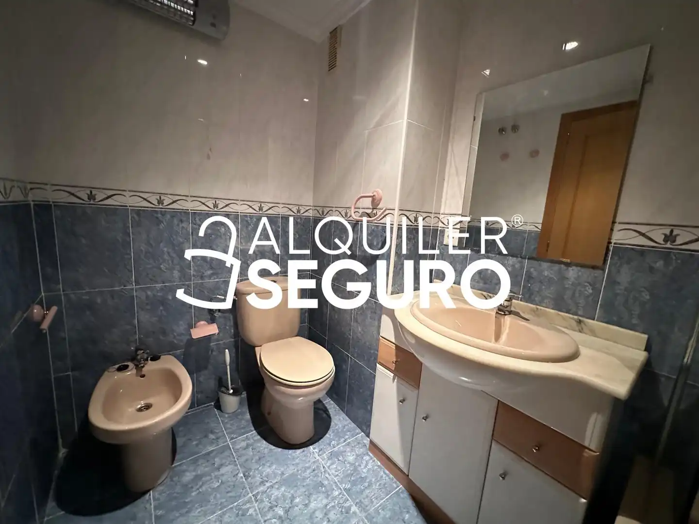 Bathroom of Flat for rent in Torrent  with Air Conditioner and Furnished