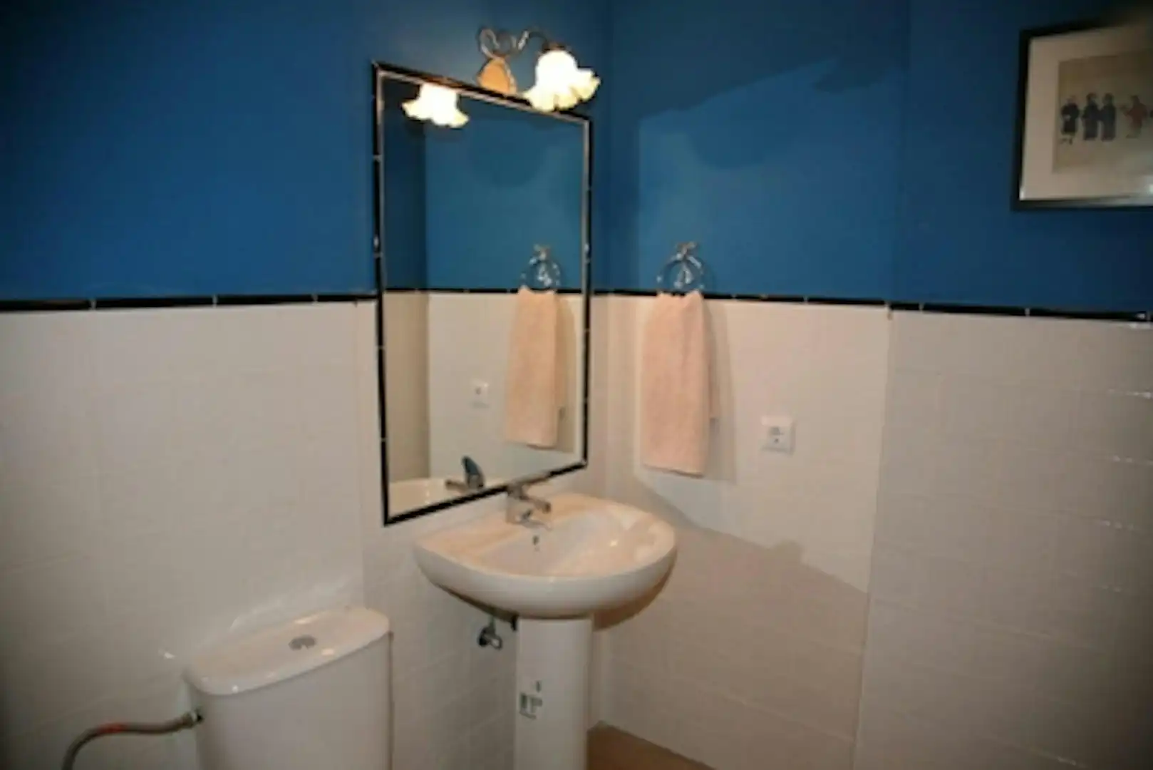 Baño de Piso de alquiler en Sevilla con Aire acondicionado, Calefacción y Jardín privado