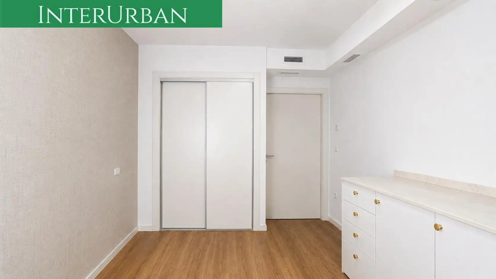 Habitación de Piso de alquiler en Llíria con Aire acondicionado, Calefacción y Jardín privado