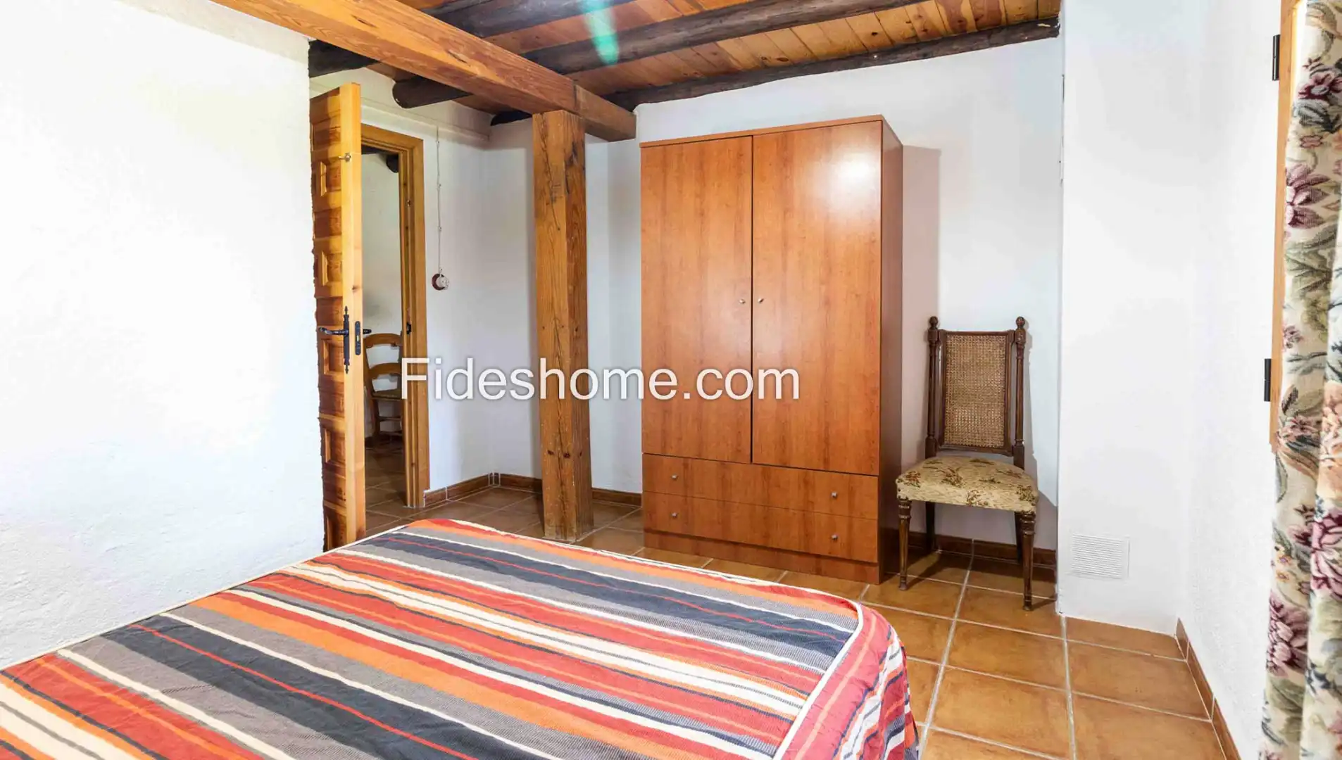 Dormitori de Finca rústica en venda en Villamena amb Jardí privat, Piscina i Moblat