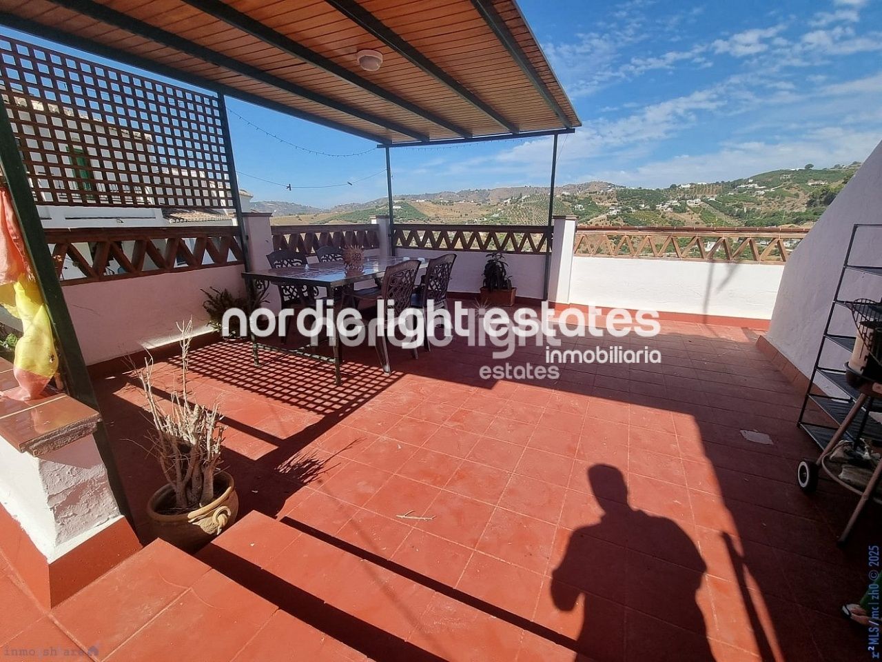 Vista exterior de Pis en venda en Frigiliana amb Aire condicionat, Terrassa i Moblat