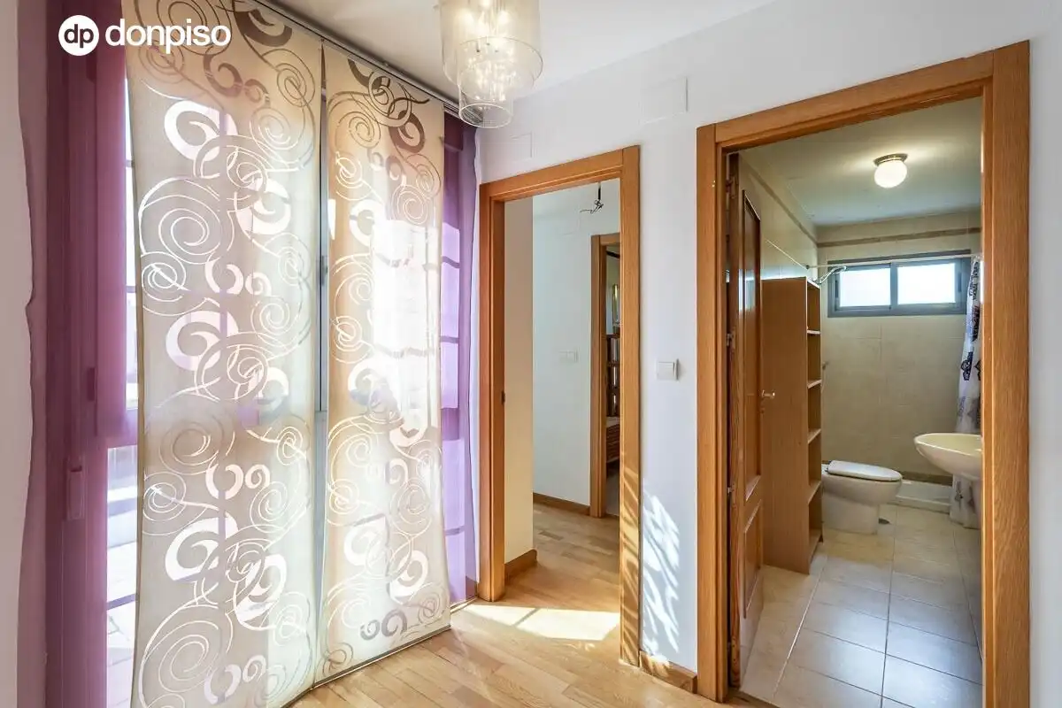 Casa adosada en venta en Jun con Calefacción, Terraza y Trastero