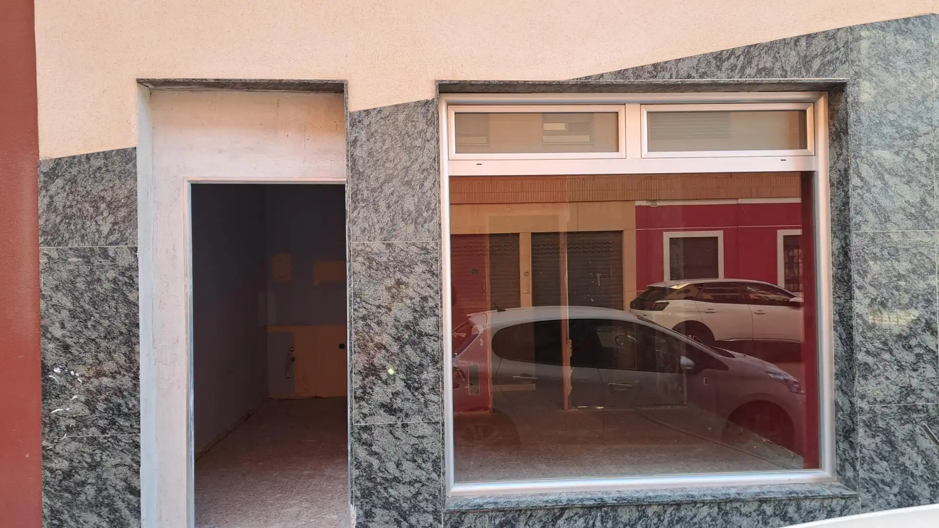 Vista exterior de Local de alquiler en Alzira