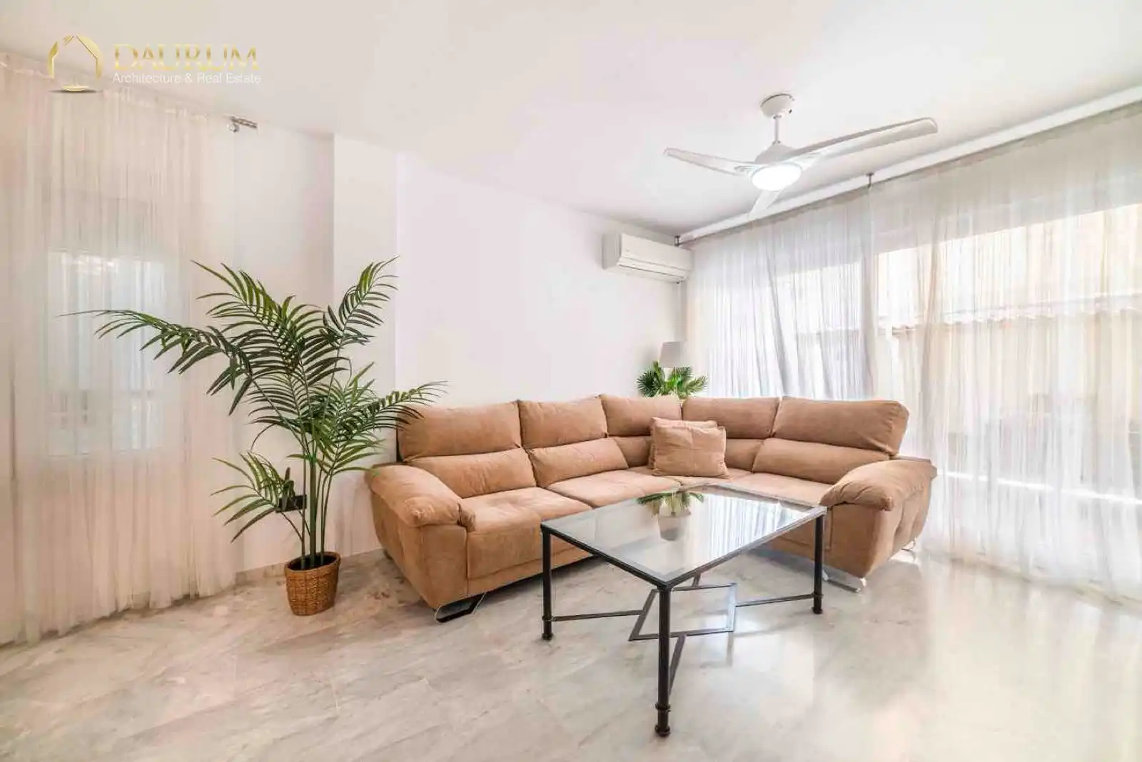 Sala de estar de Casa adosada en venta en Bormujos con Aire acondicionado, Calefacción y Terraza