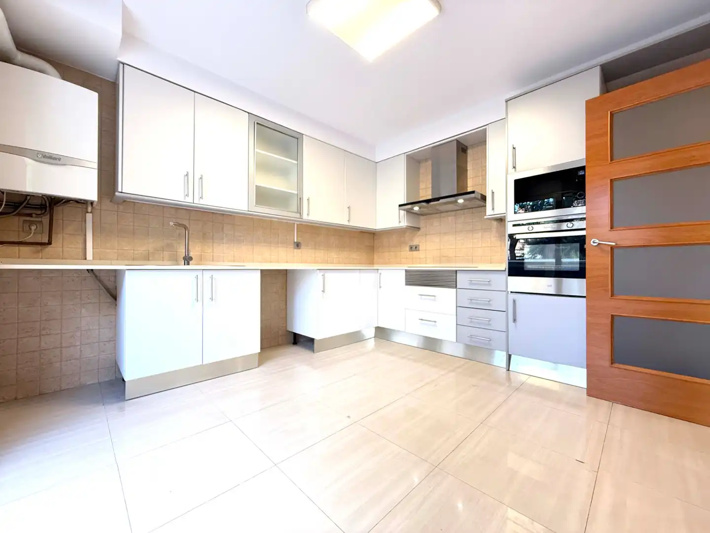 Semi-detached house with pool for sale in Carrer d'Escornalbou, imagen 21
