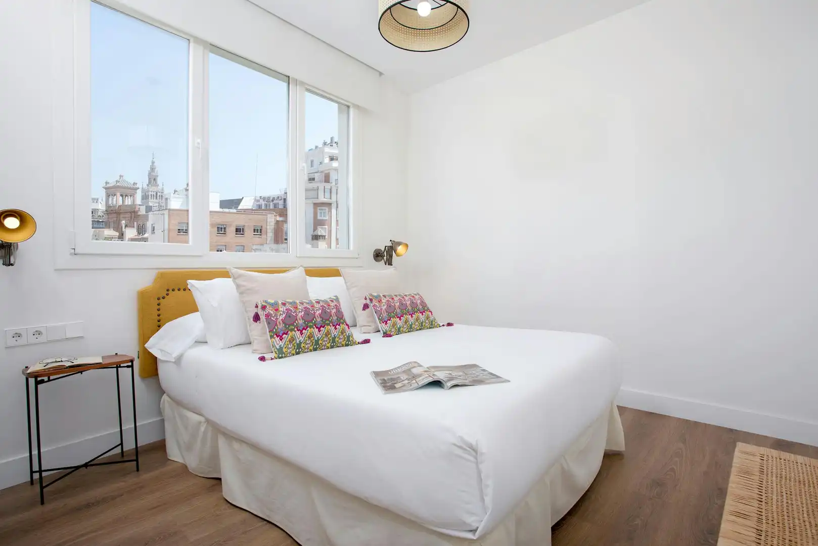Bedroom of Flat for rent in Sevilla  with Air Conditioner, Heating and Washing machine