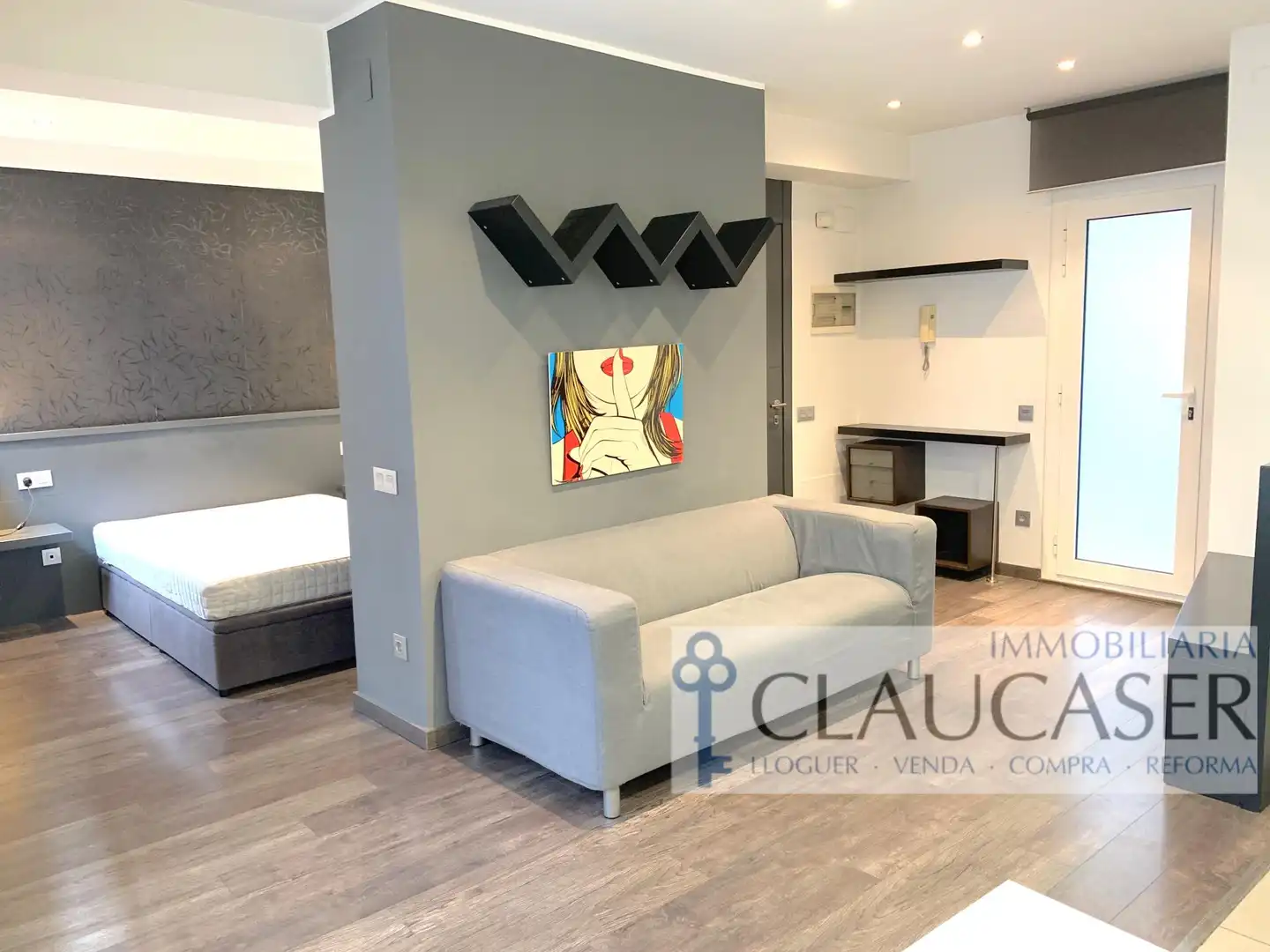 Living room of Flat for rent in Santa Coloma de Gramenet  with Heating, Furnished and Oven