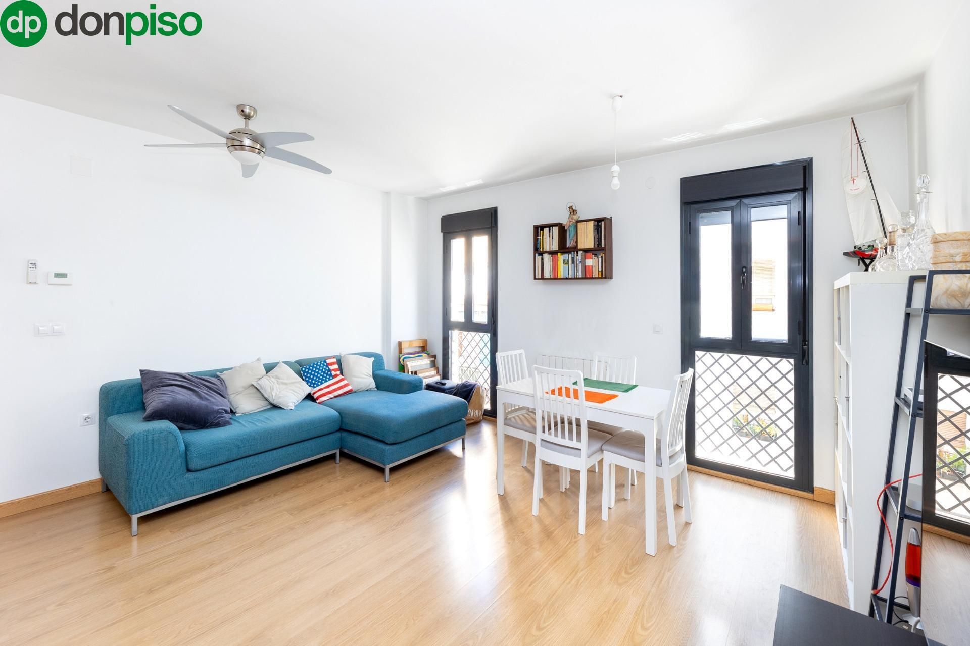 Sala d'estar de Pis en venda en  Granada Capital amb Calefacció i Traster