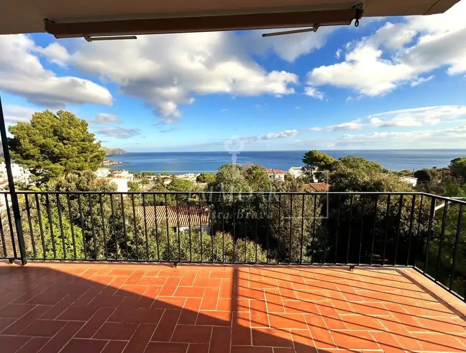Vista exterior de Apartament en venda en Llançà amb Terrassa