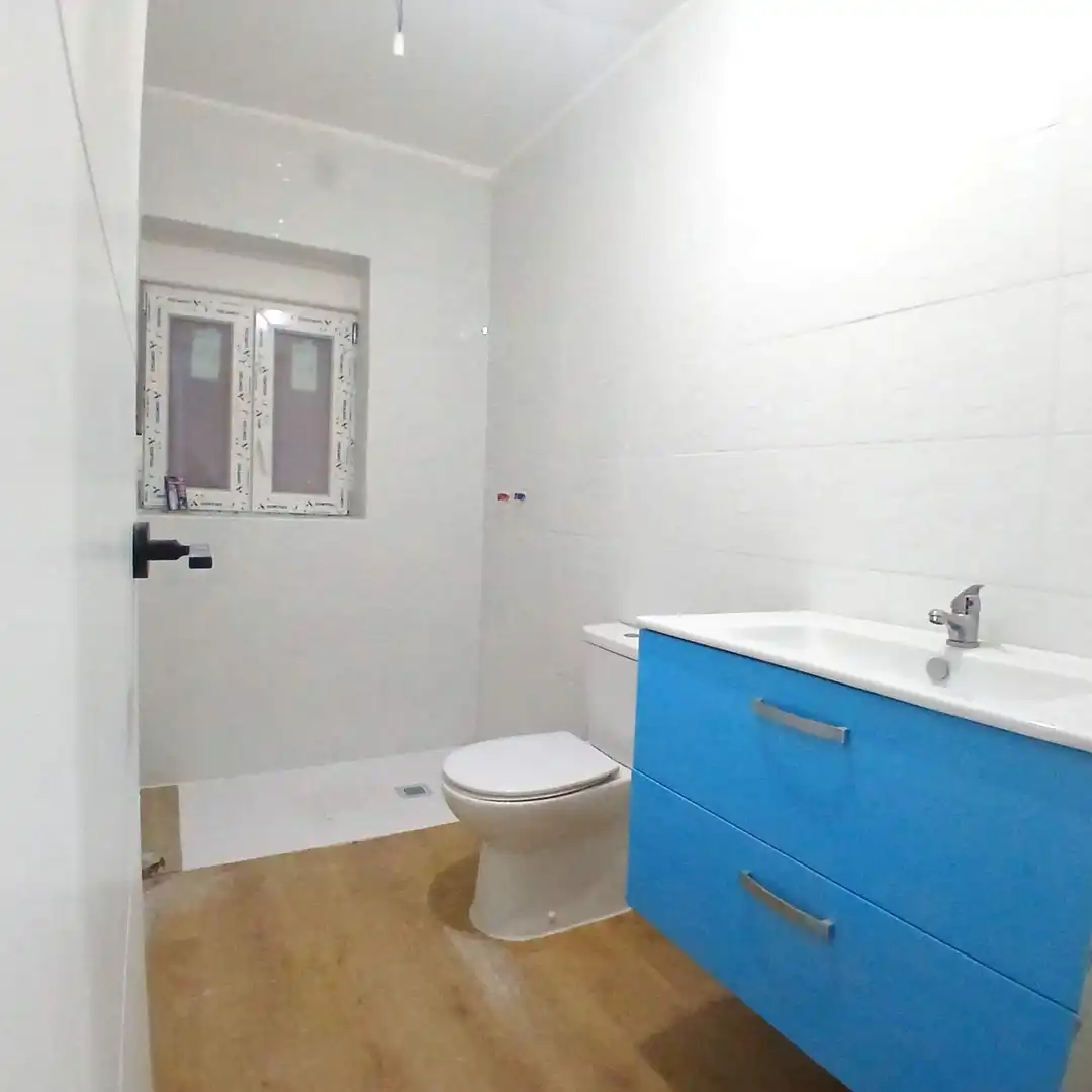Baño de Apartamento en venta en San Andrés del Rabanedo con Parquet y Trastero