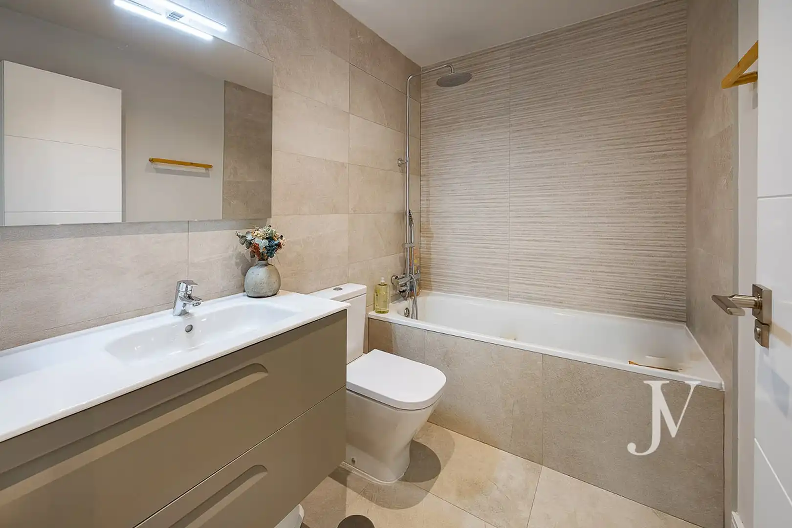 Baño de Piso en venta en Majadahonda con Aire acondicionado, Calefacción y Jardín privado